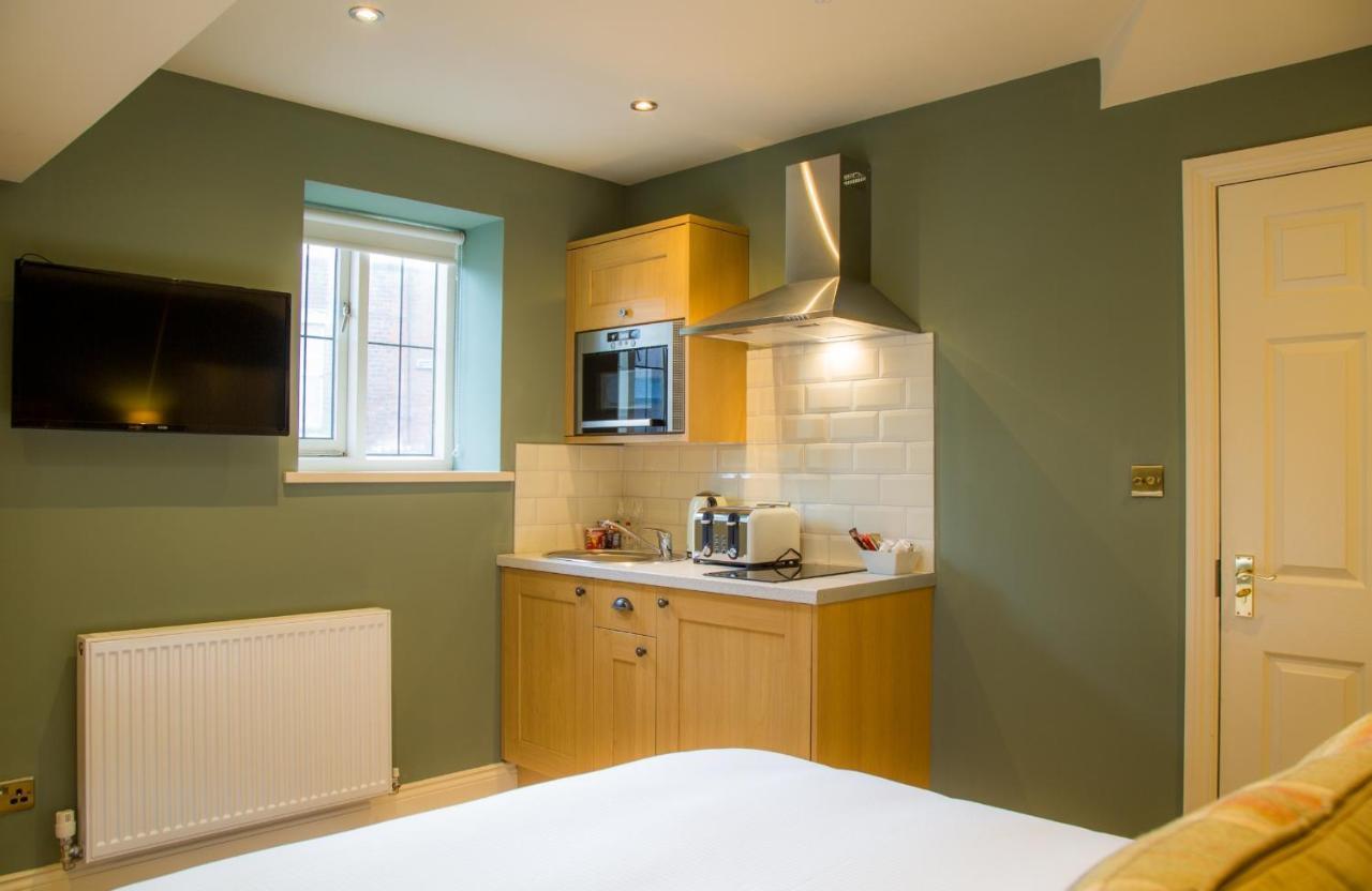 Winckley Stays Preston  Dış mekan fotoğraf A small kitchen in a studio apartment